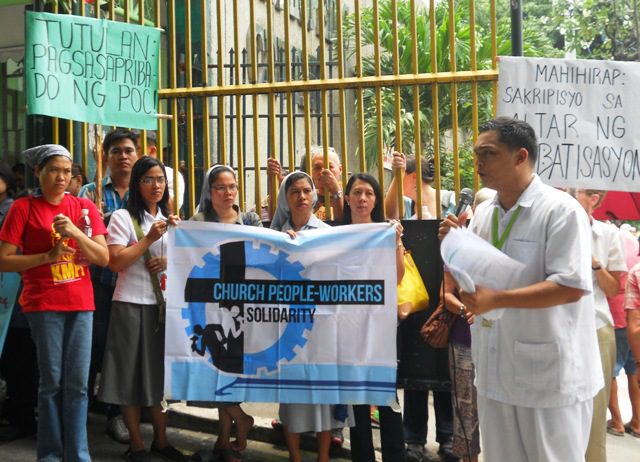 The religious groups picket outside the Philippine Orthopedic Center in Banawe, Quezon City to show their support to the patients and health workers who will be affected by the modernization project of the Orthopedic Hospital. (Photo by Anne Marxze D. Umil/Bulatlat.com)