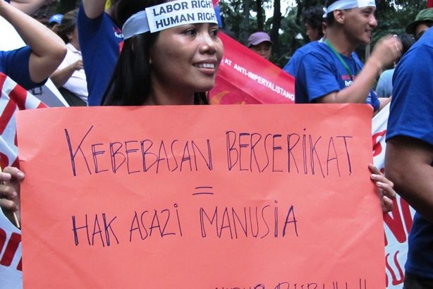 Indonesian workers battle high prices, low wages despite producing oil, registering growth rates