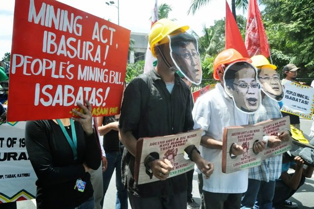 Defend Patrimony in a picket at CCP Road Sept 11 (Photo courtesy of Clemente Bautista / www.bulatlat.com)
