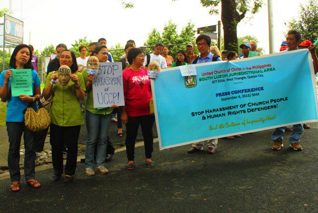 Members of the United Church of Christ of the Philippines and human rights group Karapatan-Southern Tagalog join Pastor June Ver Mangao in filing a complaint against military agents at the Commission on Human Rights last week. (Photo by Ronalyn V. Olea/ Bulatlat.com)