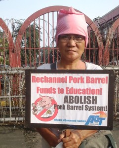 Teacher Sylvia Benedicto in the Oct. 4 rally of the Alliance of Concerned Teachers in Chino Roces Bridge. (Photo by Anne Marxze D. Umil/Bulatlat.com)
