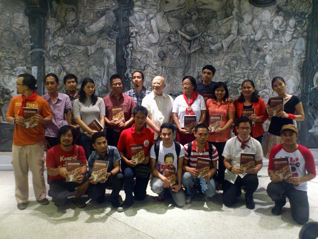 Editors, contributors of Salita ng Sandata (Photo by J. Ellao / Bulatlat.com)