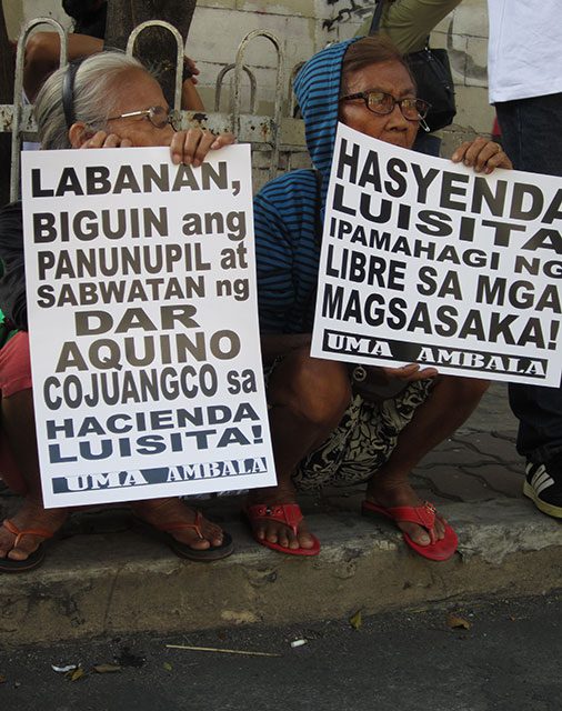 Farmers of Hacienda Luisita call on the Supreme Court to cite the Department of Agrarian Reform in contempt . (Photo by Ronalyn V. Olea/ Bulatlat.com)
