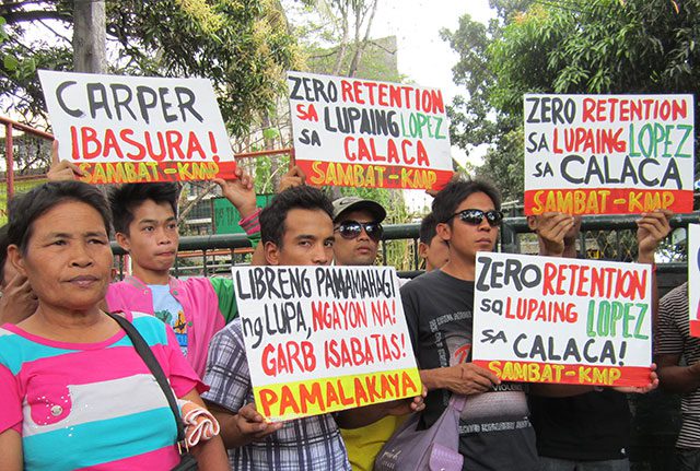 Rosa Segunial (far left) joins fellow farmers in a protest action in front of the Department of Agrarian Reform (DAR) national office, Feb. 18. (Photo by Ronalyn V. Olea/ Bulatlat.com)