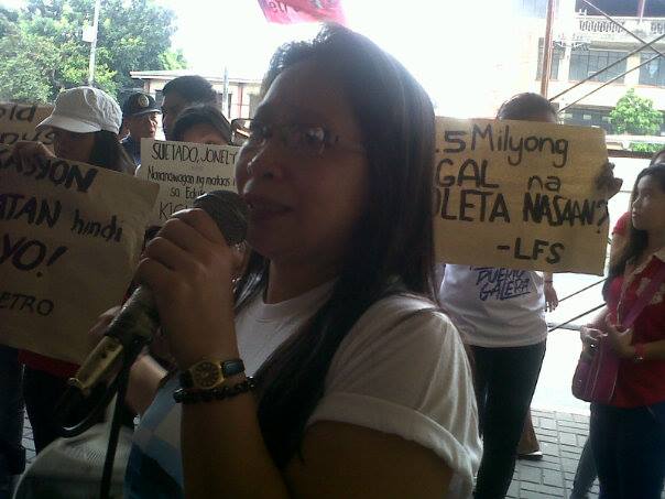 Jocelyn Angeles, mother of Teddy James Angeles speaking at the protest action in front of Earist, May 23. (Photo from Christian Yamzon/ Bulatlat.com)
