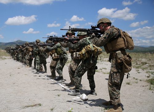 First day of several live fire training evolution at Crow Valley, Philippines, of Philippine Marines and US Marines. (U.S. Marine Corps photo by Lance Cpl. Joey S. Holeman, Jr./Released/May 2014)