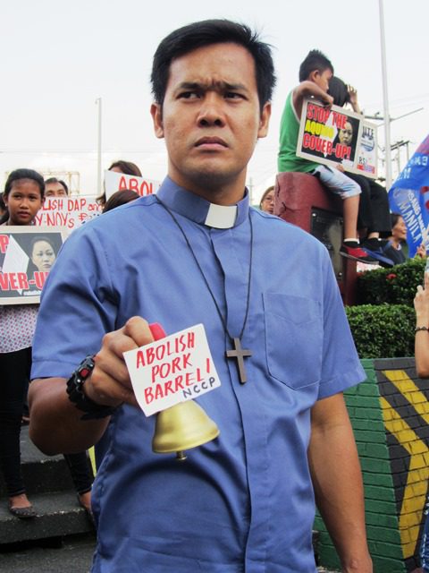 Bulatlat File Photo: Ringing the bell against pork barrel system (May 2014)