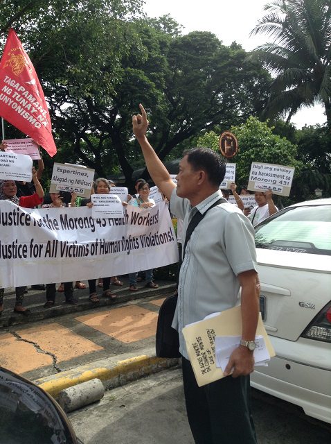Former military chaplain Espartinez approaches supporters of Morong 43's Dr. Alex Montes. (Photo by J. Ellao / Bulatlat.com)