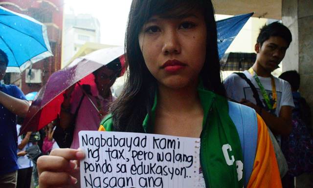 BULATLAT FILE PHOTO. Youth action vs DAP in Manila (Screengrab from STP: #scrapthepork)