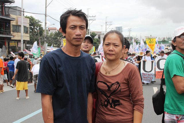 Maribelle Esparez and her husband’s brother at SONA ng Bayan on July 28 (Photo by Anne Ednalyn Dela Cruz / Bulatlat.com)