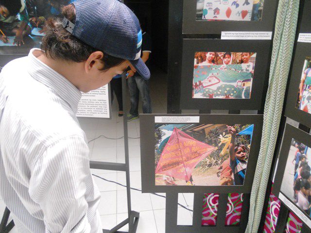 The photo exhibit, entitled “Bakas: Mga larawan ng saya, ligalig at pag-asa (Traces: images of joy, disquiet and hope)” highlights the dire situation of indigenous children in schools built by people’s organizations assisted by non-government organizations. (Photo by A. Umil/ Bulatlat.com)