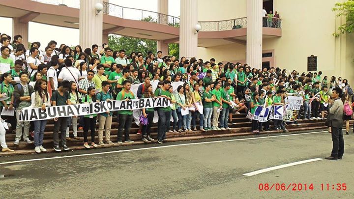 Freshmen from the University of the Philippines-Manila protesting against tuition increase at the UP Diliman campus' Quezon Hall, Aug. 6, Wednesday. (Photo by Fred Dabu/ Bulatlat.com)