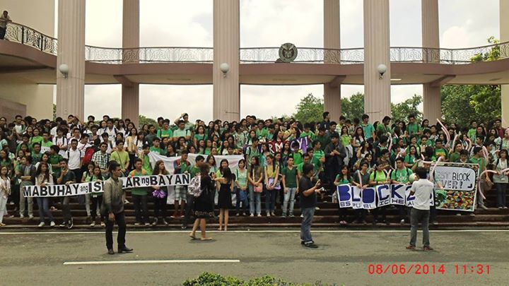 Freshmen from the University of the Philippines-Manila protesting against tuition increase at the UP Diliman campus' Quezon Hall, Aug. 6, Wednesday. (Photo by Fred Dabu/ Bulatlat.com)