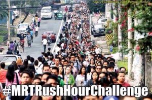 Long line to MRT (Photo from Facebook post of Tonyo Cruz)