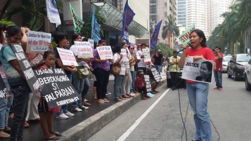 Human rights defenders assailed IHL violations in front of OPAPP. (Photo courtesy of Karapatan)