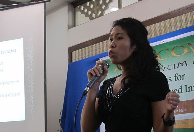 Rog Amon, deputy executive director of Center for Environment Resources, present the group's research findings on Yolanda-affected communities. (Photo by Ronalyn V. Olea/ Bulatlat.com)