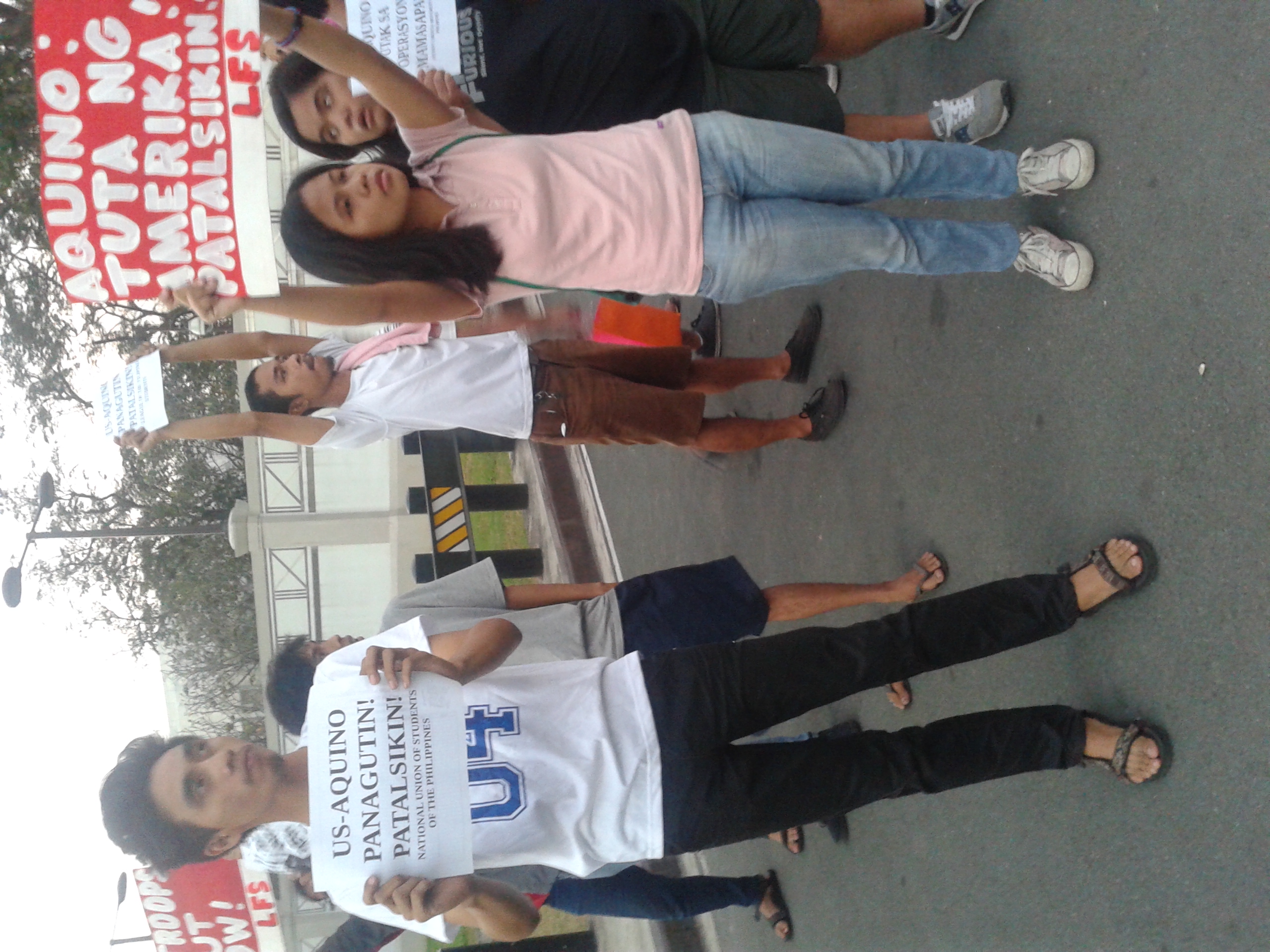Youth protesters in front of the US embassy call for accountability of Pres. Aquino and US government (Photo courtesy of LFS)