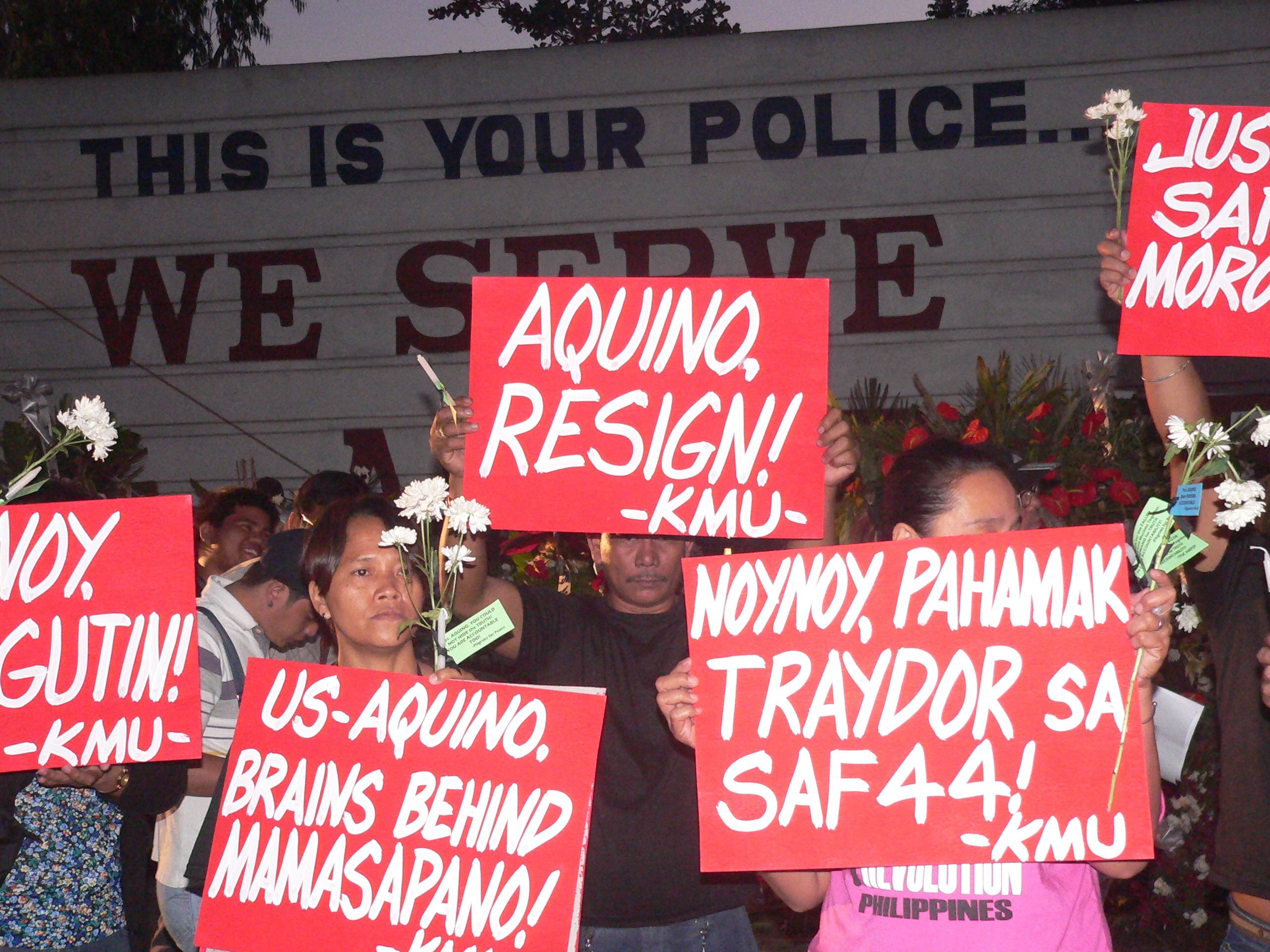 Activists call for 'truth and accountability' for the Mamasapano clashes. (Photo by D. Ayroso)