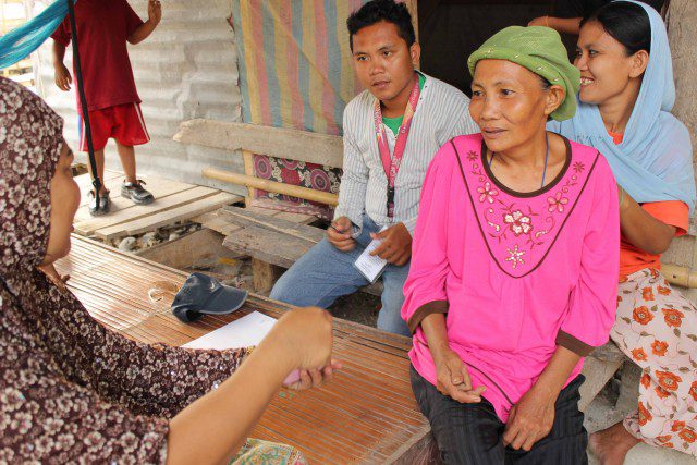 Members of the Quick Reaction Team interview Noria Kamid, who evacuated in Salbo village, Datu Saudi Ampatuan (Photy courtesy of Suara Bangsamoro)