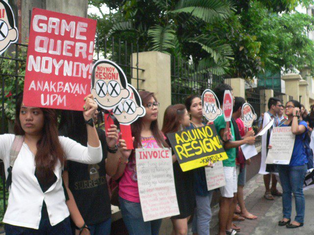 UP Manila students protest along Padre Faura street (Photo by D. Ayroso)