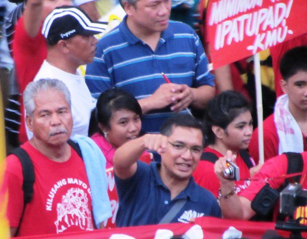 Bayan spokesman Teddy Casiño (in blue, 2nd from left) marching with Kilusang May Uno leaders