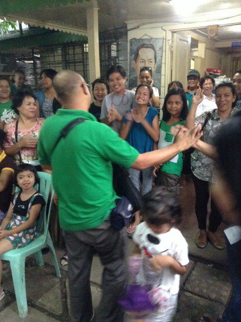 "Iiyak na yan! Iiyak na yan!" crowd chants as Garry Martinez greets them (Photo by J. Ellao / Bulatlat.com)