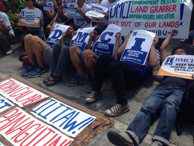 Protesters stage a "die in" in front of the DMCI office. (Photo by B. Catli/Bulatlat,com)