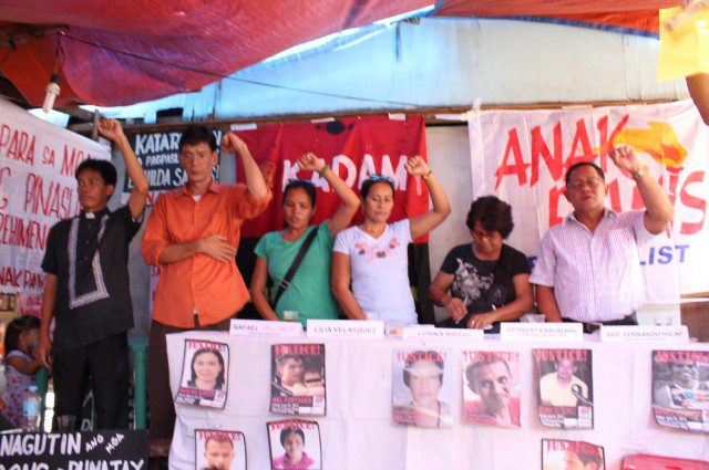 Human rights and urban poor leaders, with Anakpawis partylist Rep. Fernando Hicap (right) (Photo by L. Victoria/Bulatlat.com)
