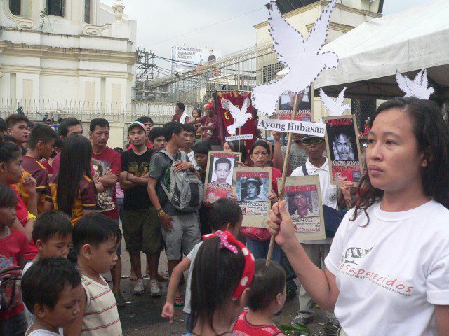 Aya Santos, Desaparecidos secretary general, speaks to the Quiapo crowd (Photo by D.Ayroso/Bulatlat.com)