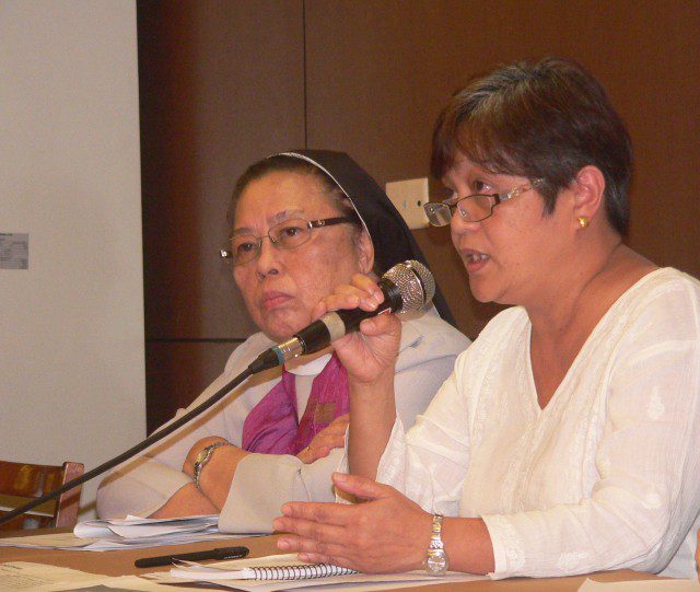 Jill Carino of TFIP (R), with Mo. Mary John Mananzan looking on (L) (Photo by D.Ayroso/Bulatlat.com)