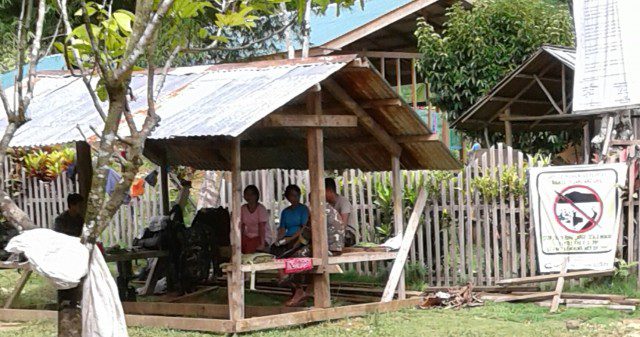 36th IB soldiers at the waiting shed at the entrance to Alcadev, on Aug. 31. (Contributed photo by E.Pangilinan/Bulatlat.com)
