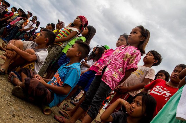 Manobo kids who fled with their parents to escape the conflict in LIanga town in Surigao del Sur have to endure the harsh environment of the evacuation center. (Photo by Mark Z. Saludes / Bulatlat.com)