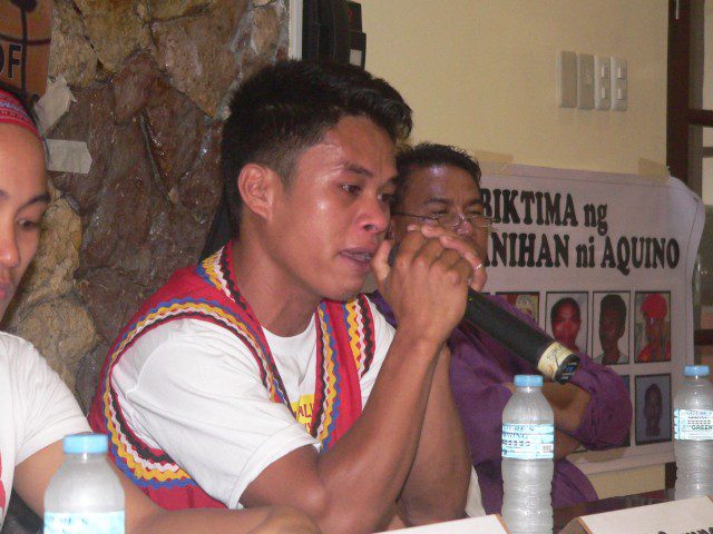 Mapasu Secretary General Sari Campos visibly emotional during the press conference. (Photo by D.Ayroso/Bulatlat.com)