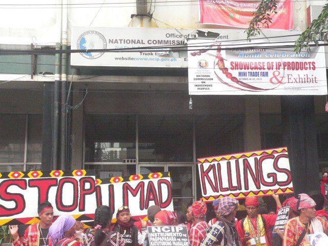 'BENTADOR NG KATUTUBO.' Protesters scoffed at the NCIP sign about a mini-trade fair. (Photo by D.Ayroso/Bulatlat.com)