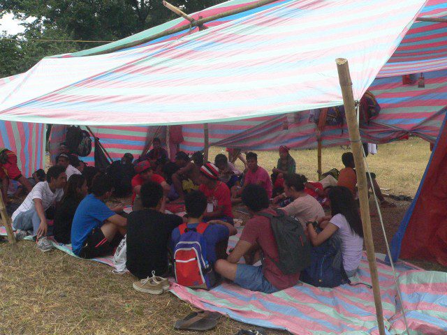 LESSONS OUTSIDE THE CLASSROOM. UP students discuss with a Lumad leader (Photo by D.Ayroso/Bulatlat,com)