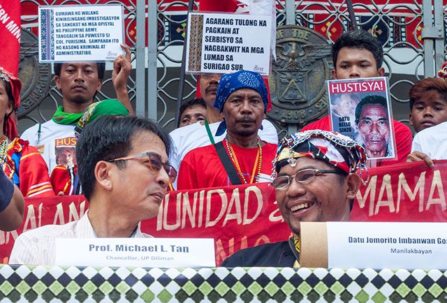 UP Diliman Chancellor Michael Tan (left) talks with Lumad leader Jomorito Goaynon during the press conference, Oct. 27. (Photo by Ronalyn V. Olea/Bulatlat.com)