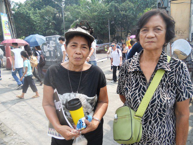 Cousins Thelma Cerbido and Laring Ballado joined the progressive groups in welcoming the Manilakbayan, whose delegates from Mindanao, joined by contingents from the Visayas, Bicol and Southern Tagalog region. (Photo by A. Umil/ Bulatlat.com)