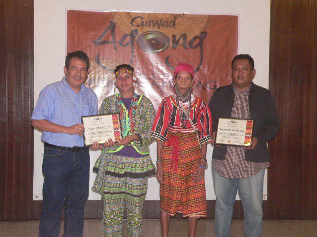 Gawad Agong awards indigenous people in the media. L to R) Joe Torres of Ucan and a Subanen, Bagobo leader Aida Seisa, Manobo Bibyaon Bigcay Licayan, Bulatlat writer and photojournalist Raymund Villanueva, an Ibanag (Photo by D. Ayroso/Bulatlat.com)