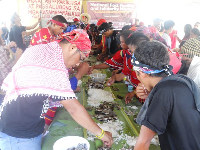 Solidarity lunch with Save Laguna Lake Movement. (Photo by A. Umil/ Bulatlat.com)
