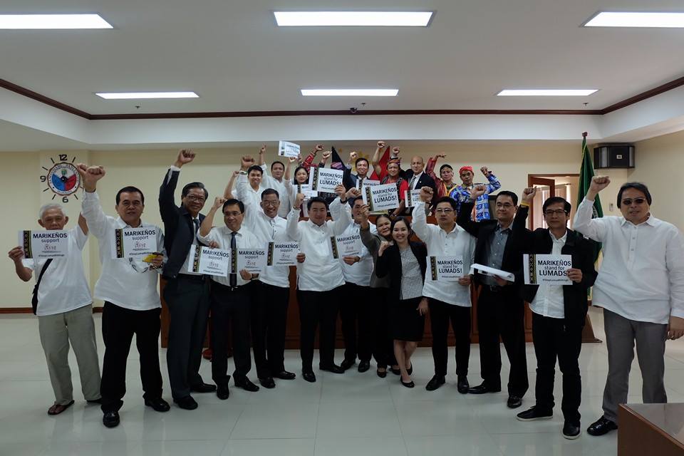 'MARIKENOS STAND FOR LUMAD.' The Marikina city council with Lumad leaders in the background. (Photo courtesy of Manila Today)