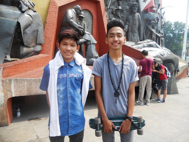 Mao Shedong, 13, and Prince Reiniel Arias, 14, two skater boys who were at the Bonifacio Shrine when the Manilakbayan arrived, said that the people in Manila should support the Lumad. (Photo by A. Umil/ Bulatlat.com)