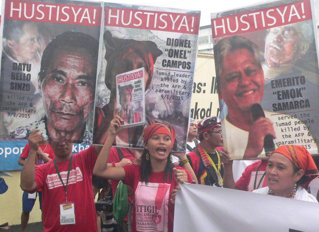 Michelle Campos (center) with Manilakbayan protesters at the gates of Camp Aguinaldo (Photo by D.Ayroso/Bulatlat.com)