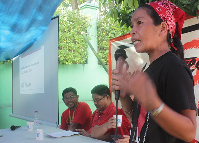 Erlene Namatidong shares her family's bitter experience in allowing oil palm plantation in their community in a conference, Nov. 4. (Photo by Ronalyn V. Olea / Bulatlat.com)