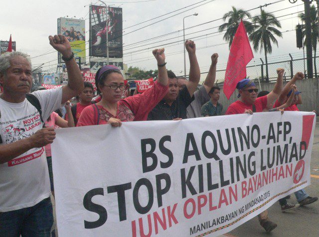 IN HER FATHER'S FOOTSTEPS. Nikki Gamara (second from left) joins the Manilakbayan protest at Camp Aguinaldo on Nov. 9 (Photo by D.Ayroso/Bulatlat.com)