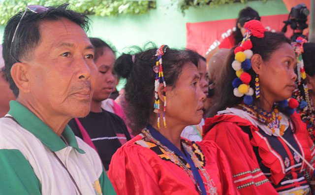 Fermin Queron (far left) opposes transforming the rich lands of Palawan into oil palm plantations. (Photo by Ronalyn V. Olea / Bulatlat.com)