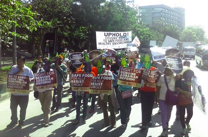 Farmers, scientists, consumers and sustainable agriculture advocates condemn the new policy on genetically modified organisms in a protest action, Feb. 23. (Photo by Ronalyn V. Olea / Bulatlat)
