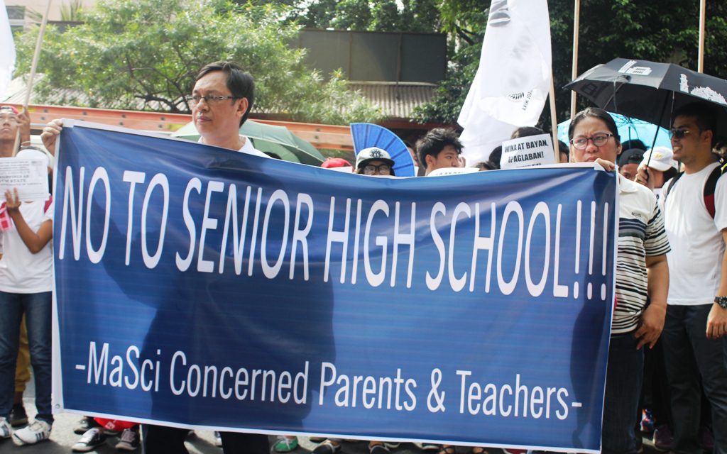 The petitioners of the K to 12 program urged the Supreme Court to act on petitions against K to 12. (Photo by A. Umil/ Bulatlat)