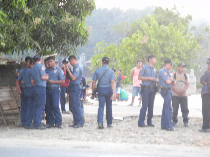 Police men occupy the barricade area in Bayto (Contributed photo)