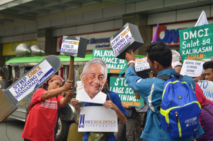  Leaders from indigenous and mining-affected communities use symbolic hammers to hit the face of DMCI president Isidro Consunji (Photo by Carlo MAnalansan/Bulatlat)
