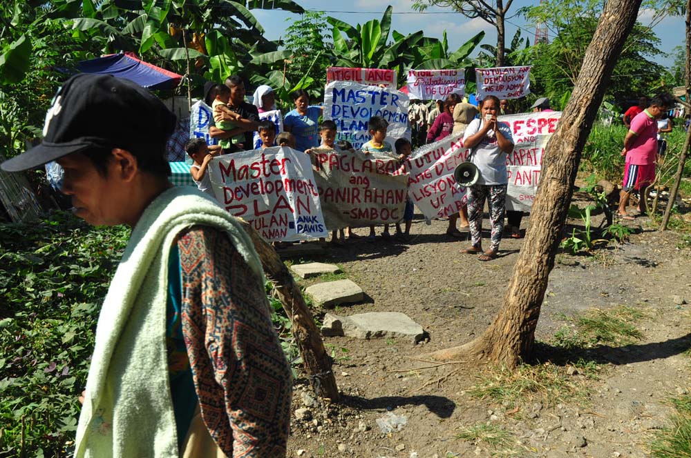 Residents of the Old Capitol Site village in Quezon City (File photo by Manila Today)